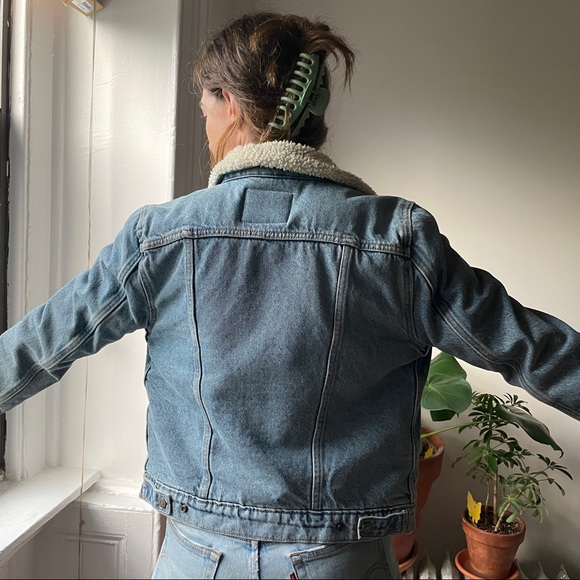 Levis shearling Jean jacket, size medium - Picture 2 of 3